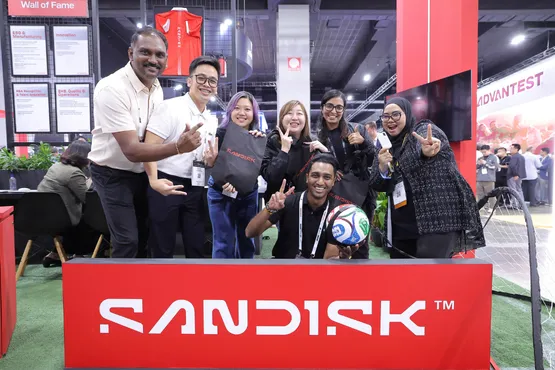 Exhibitor Group Photos